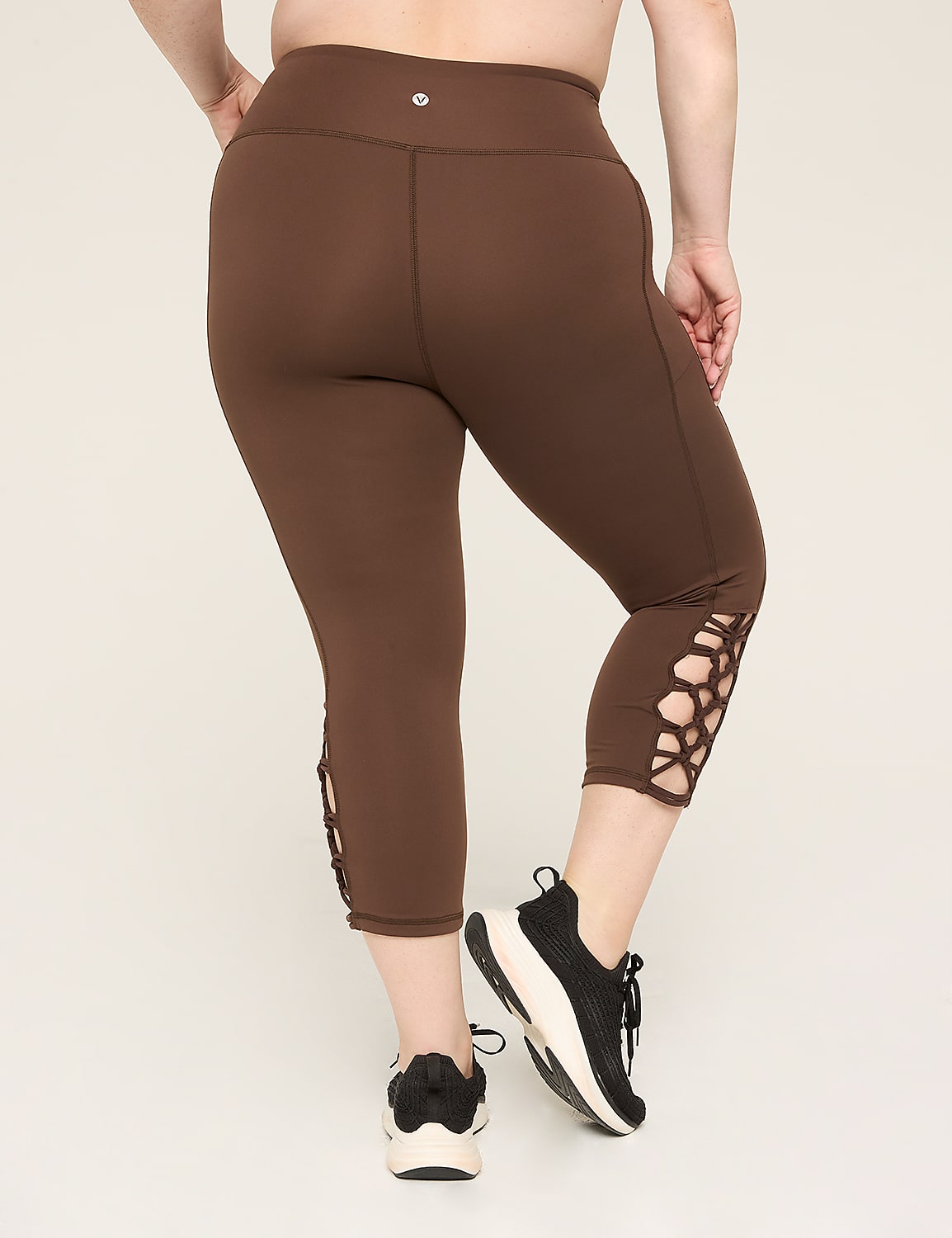 LIVI Soft Macrame-Detail 21" Capri Legging Product Image 2