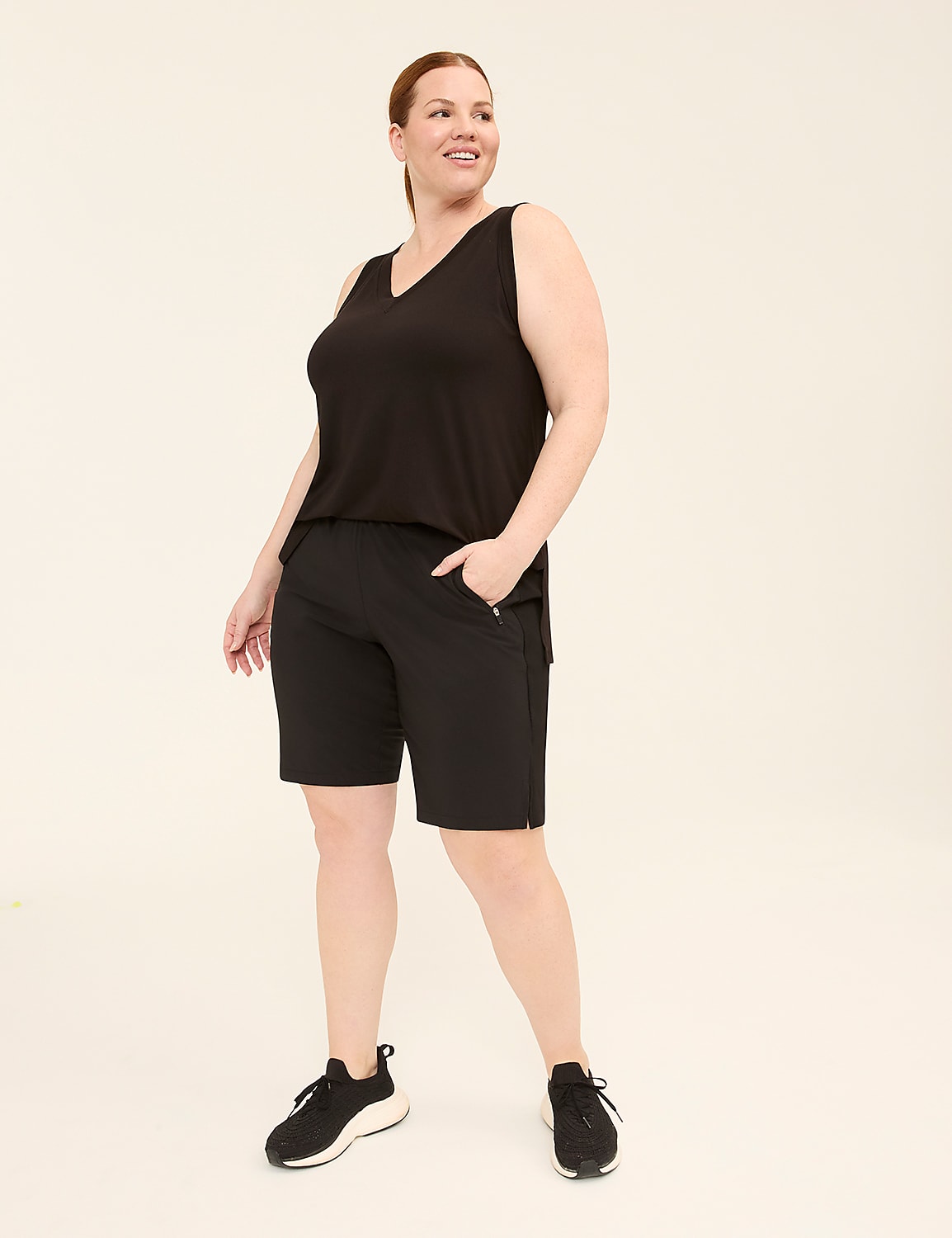 LIVI Stretch Woven Bermuda Short Product Image 3