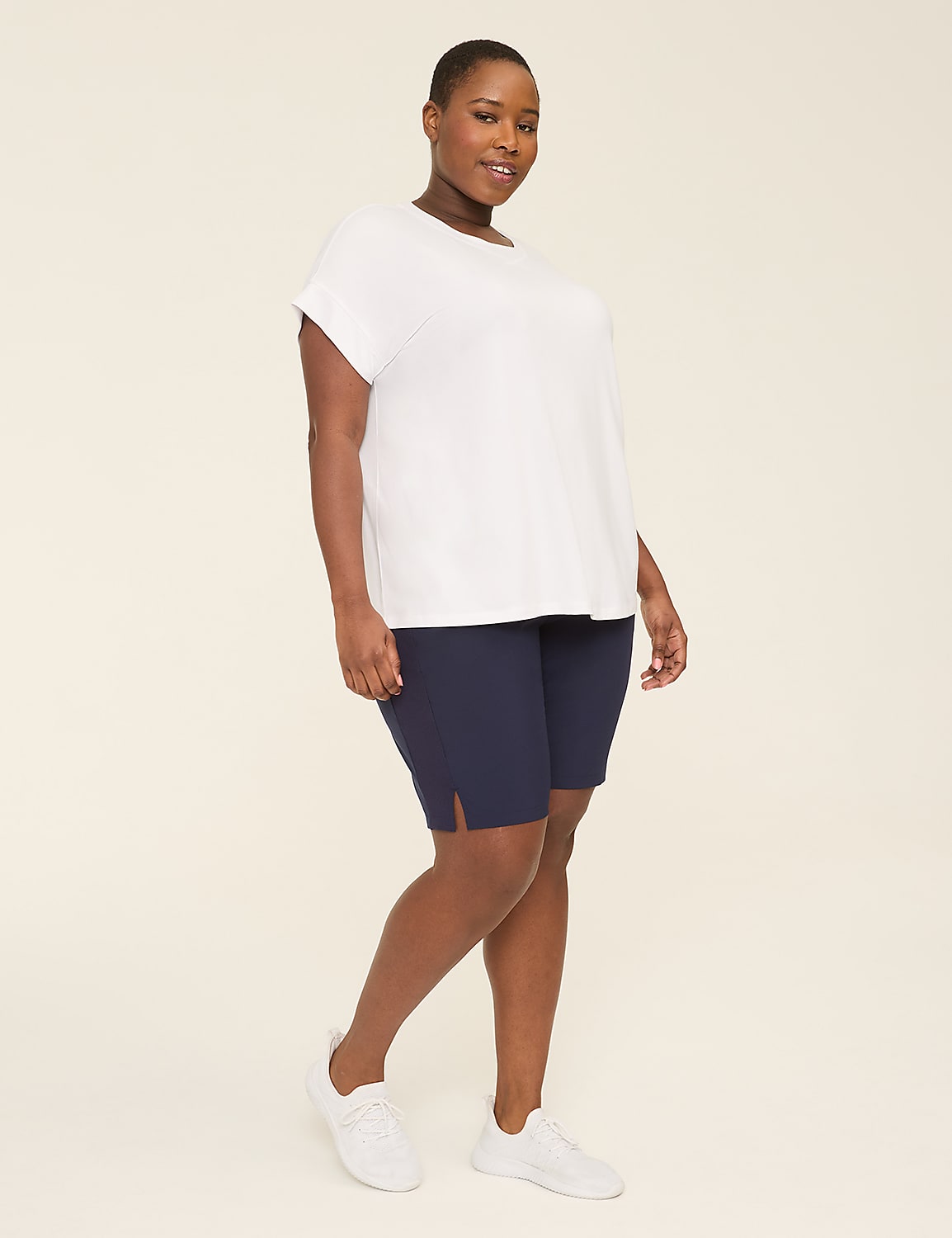 LIVI Stretch Woven Bermuda Short Product Image 3