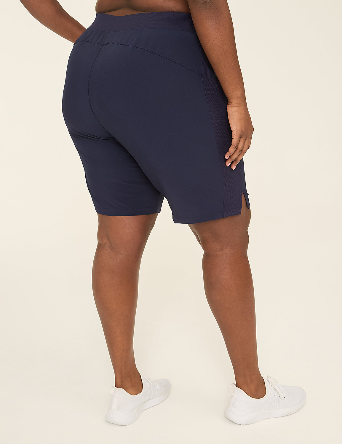 LIVI Stretch Woven Bermuda Short Product Image 2