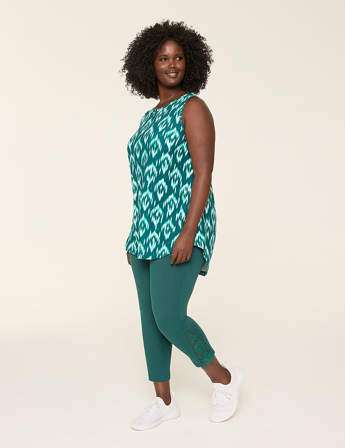 LIVI Soft Macrame-Detail 21" Capri Legging Product Image 3