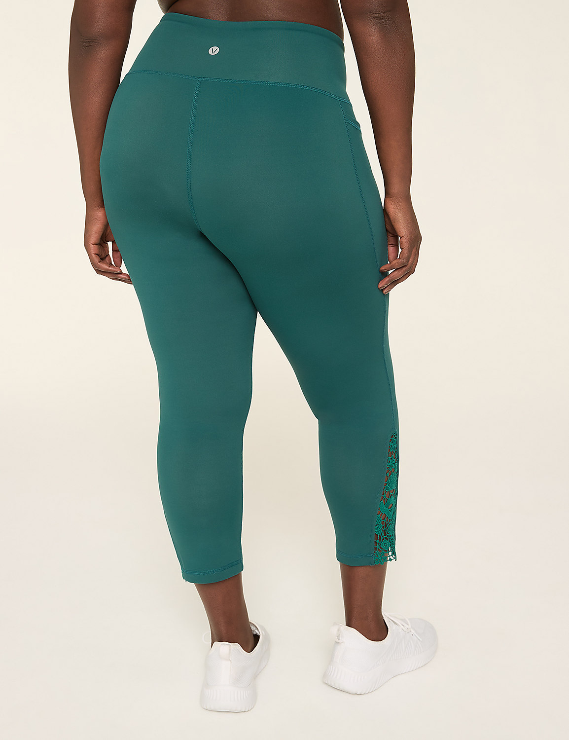 LIVI Soft Macrame-Detail 21" Capri Legging Product Image 2