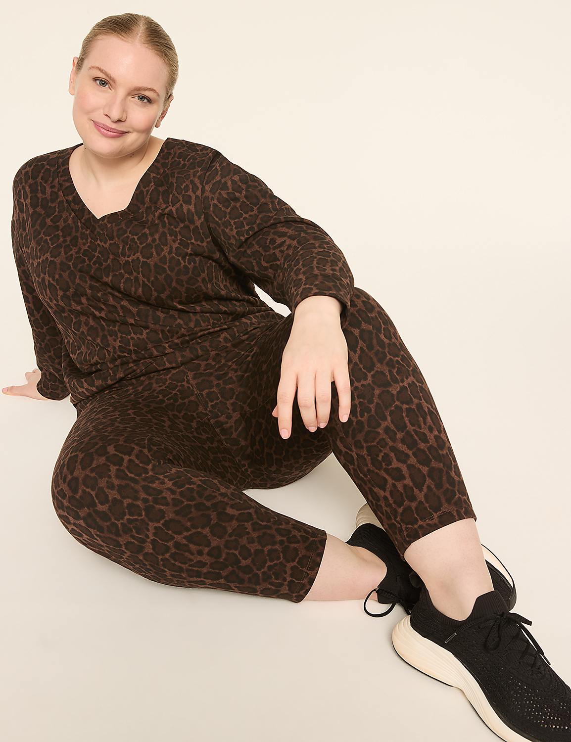 LIVI French Terry V-Neck Sweatshirt Product Image 3