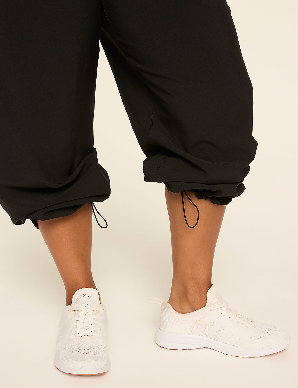 LIVI Stretch Woven Adjustable Bungee-Detail Wide Leg Pant Product Image 4