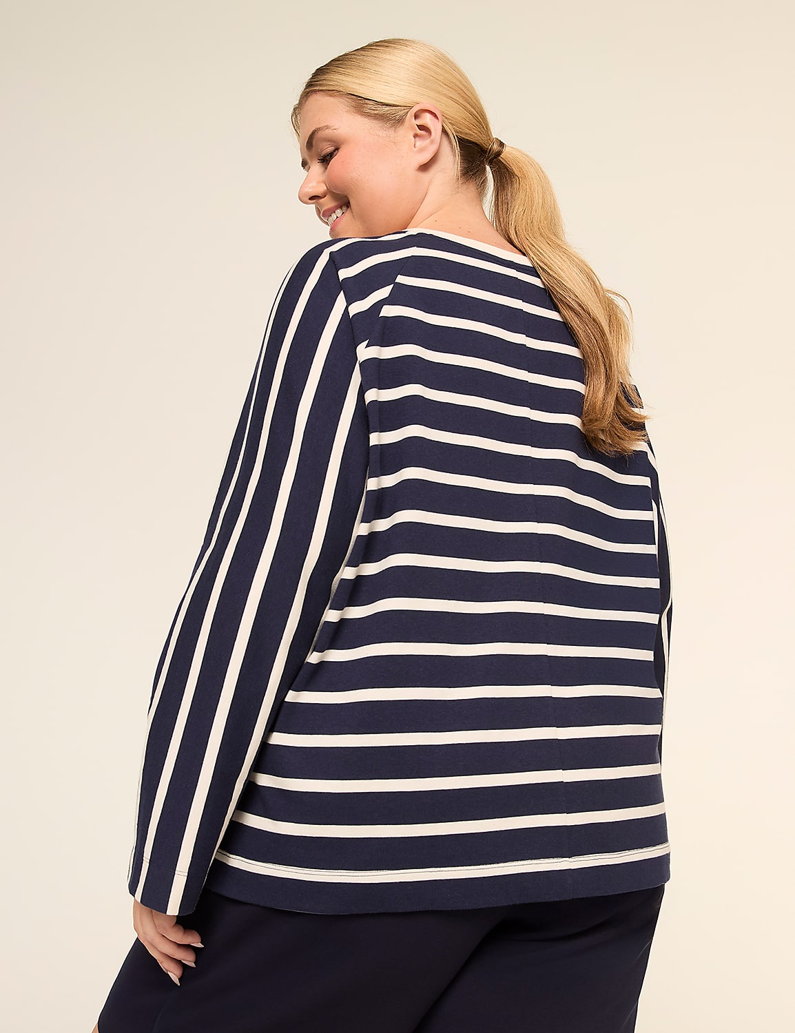 LIVI Raglan Wide Crew-Neck Tee Product Image 2