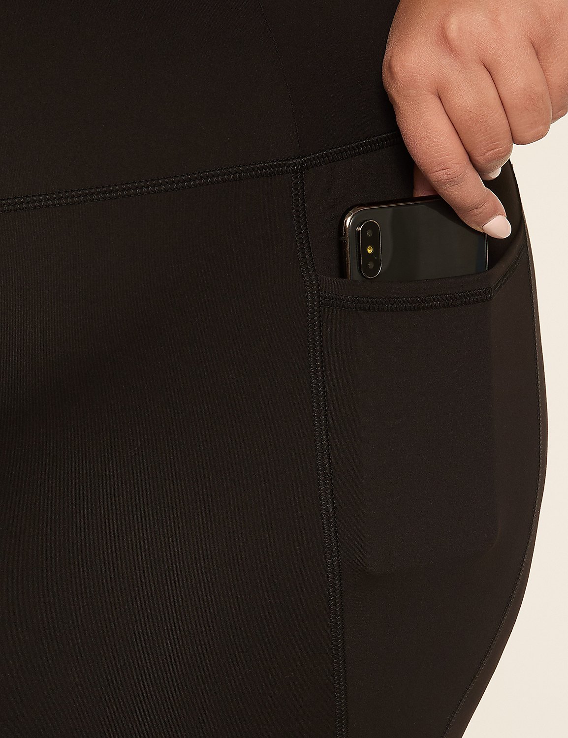 LIVI Soft Ultra High-Rise 21" Capri Legging Product Image 4