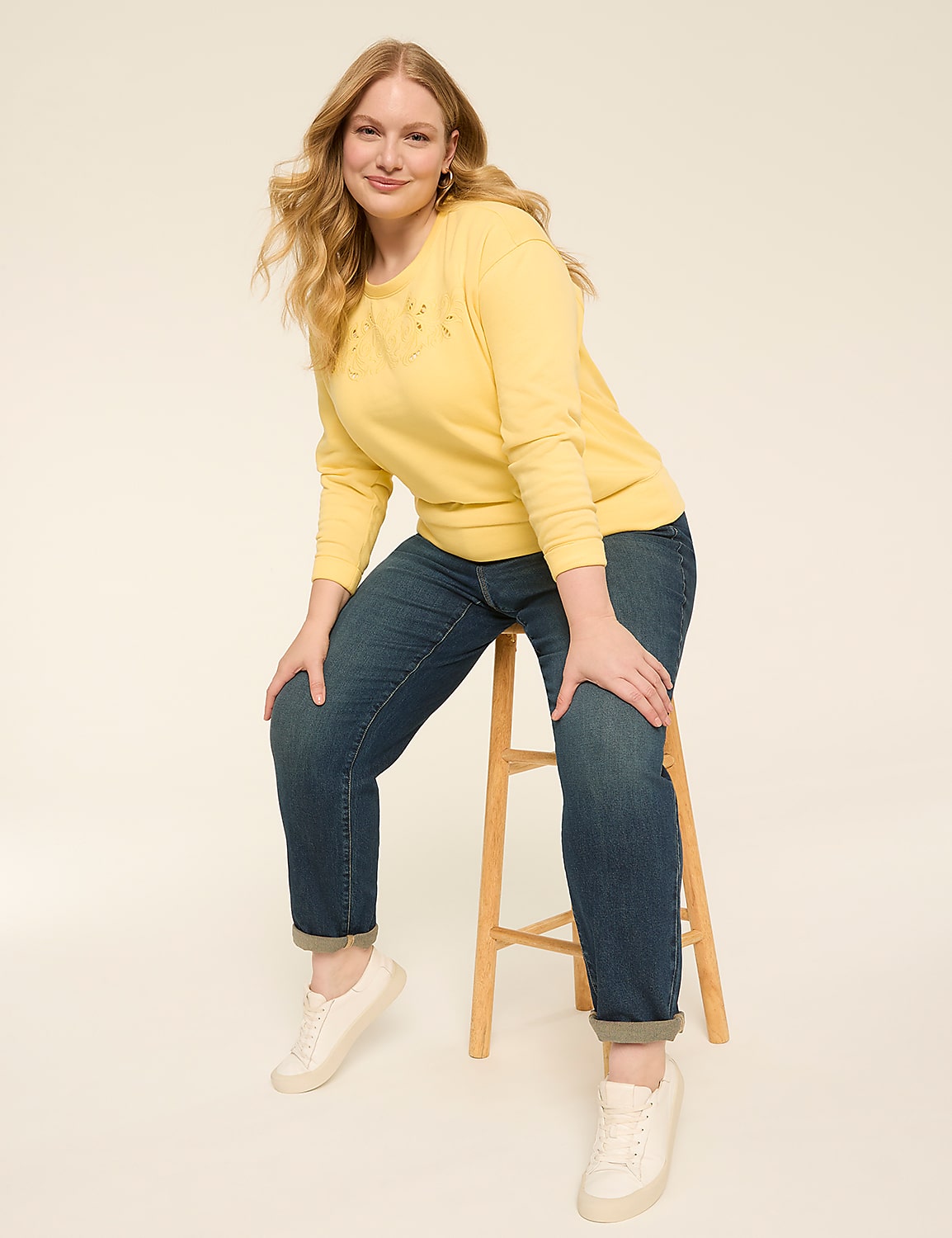 Long-Sleeve Embroidered Sweatshirt Product Image 3