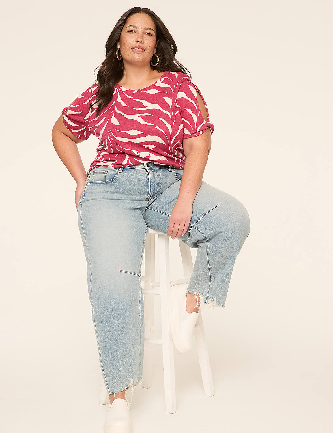Short-Sleeve Twist Knot Crew-Neck Tee Product Image 3