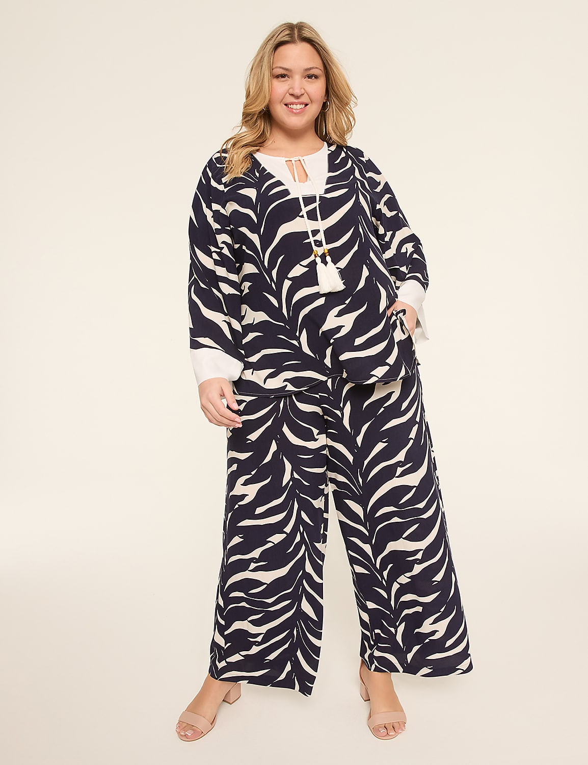 Pull-On Printed Wide Leg Pant Product Image 3