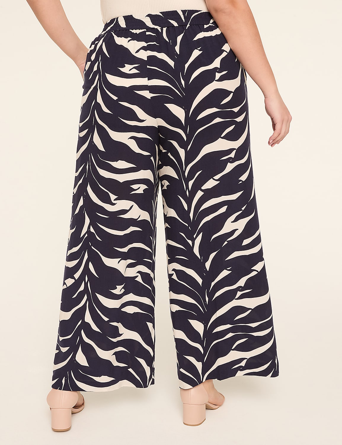 Pull-On Printed Wide Leg Pant Product Image 2