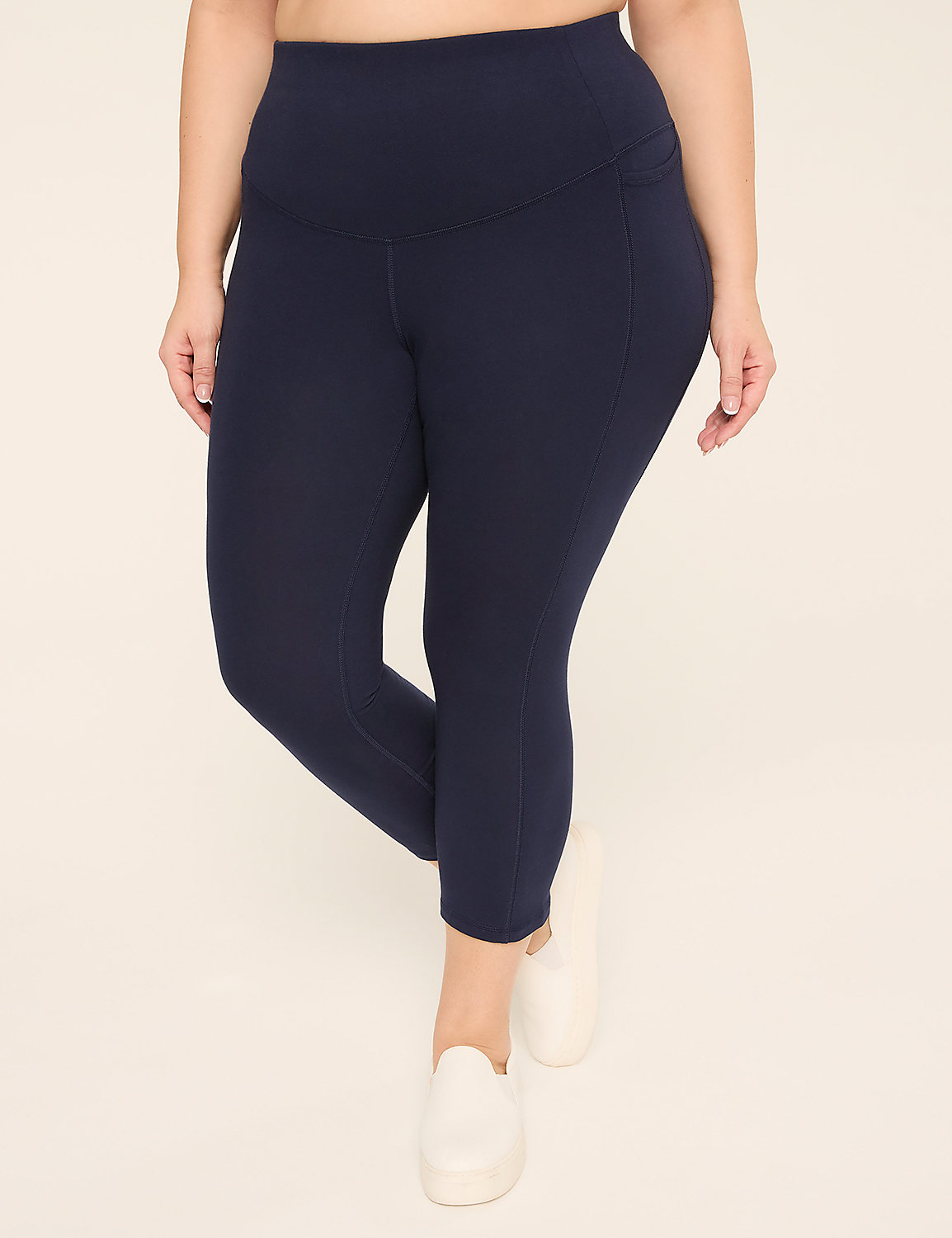 LIVI Smoothing Control Tech Signature Stretch 21" Capri Legging Product Image 1