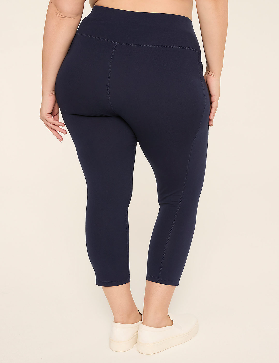 LIVI Smoothing Control Tech Signature Stretch 21" Capri Legging Product Image 2