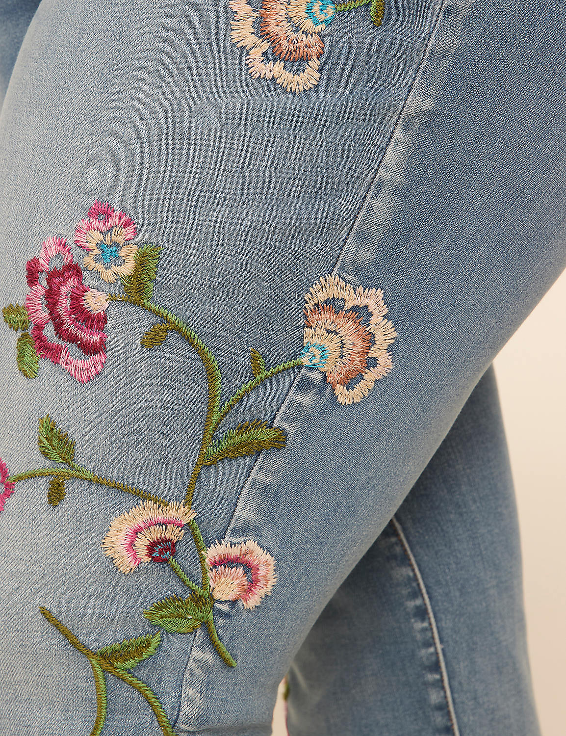 Knockout High-Rise Embroidered Jegging Product Image 4
