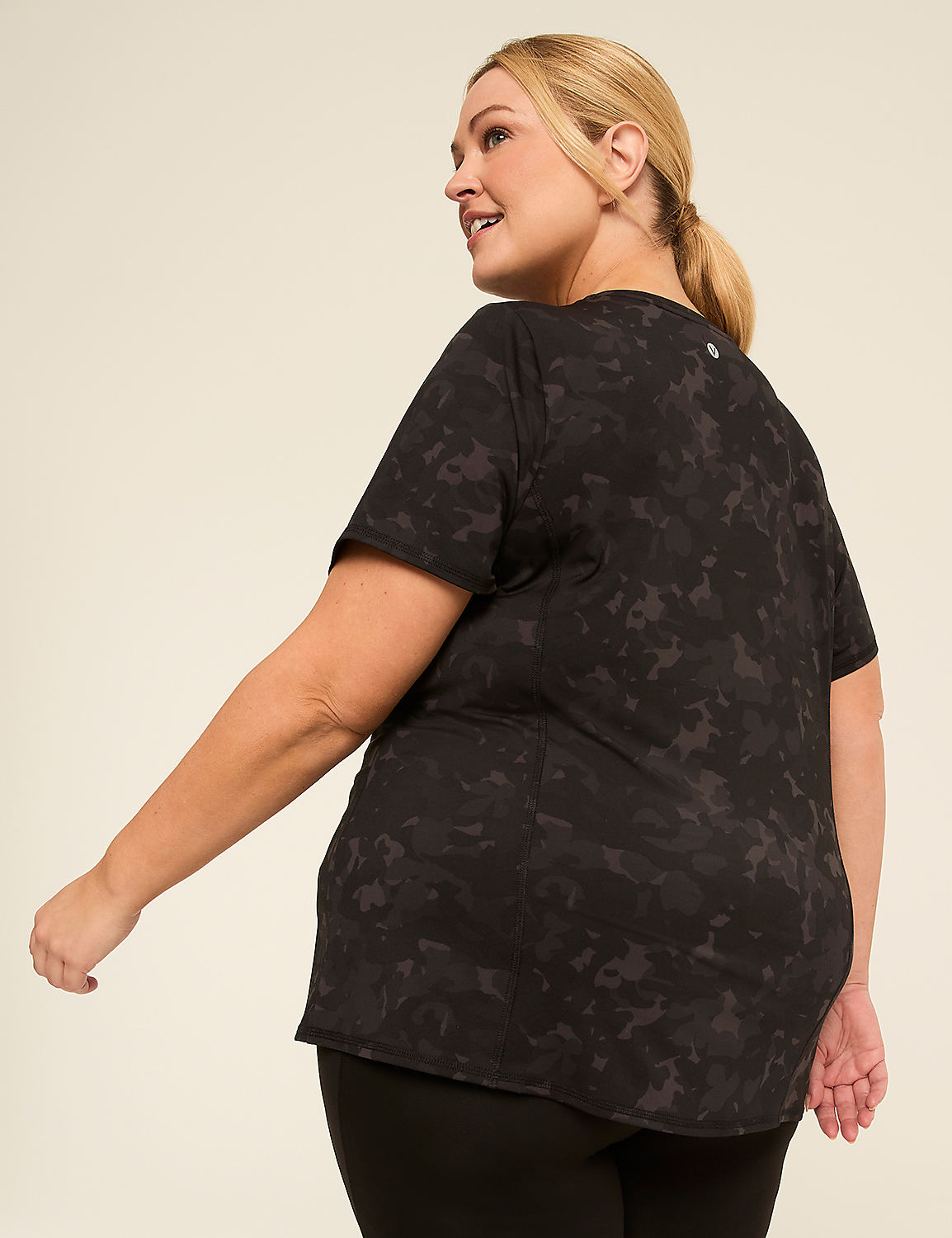 LIVI Short-Sleeve Crew-Neck Wicking Tee Product Image 2