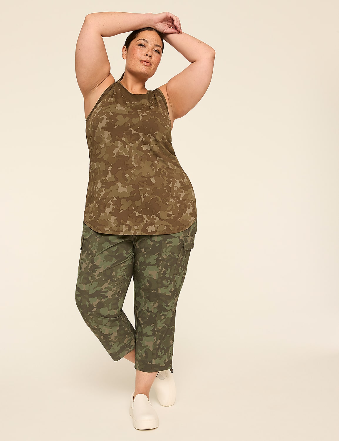 LIVI Stretch Woven Crop Pant Product Image 3