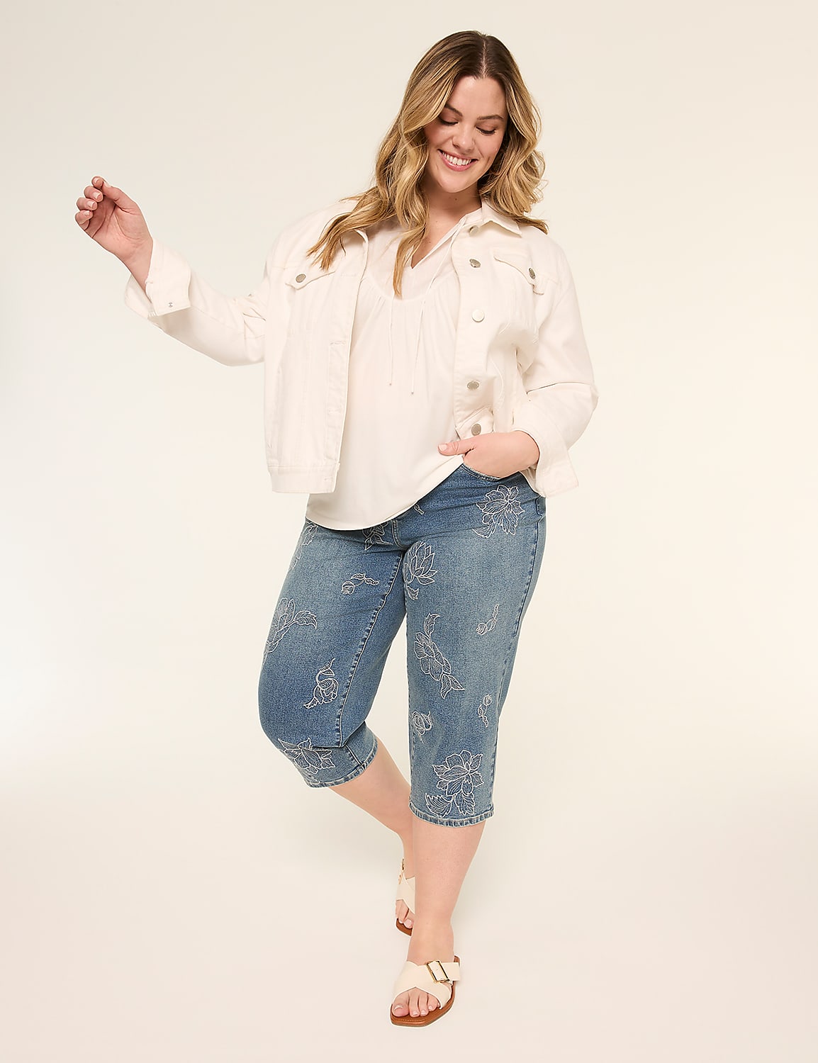 360 Flex Signature Fit Straight Capri Product Image 3