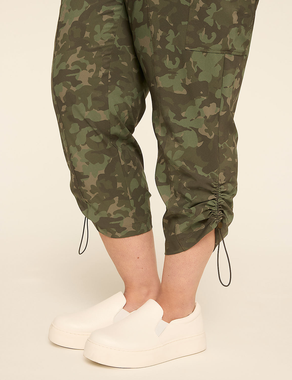 LIVI Stretch Woven Crop Pant Product Image 4