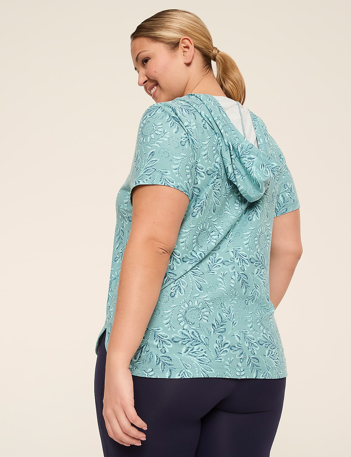 LIVI Soft Short-Sleeve Hoodie Product Image 2