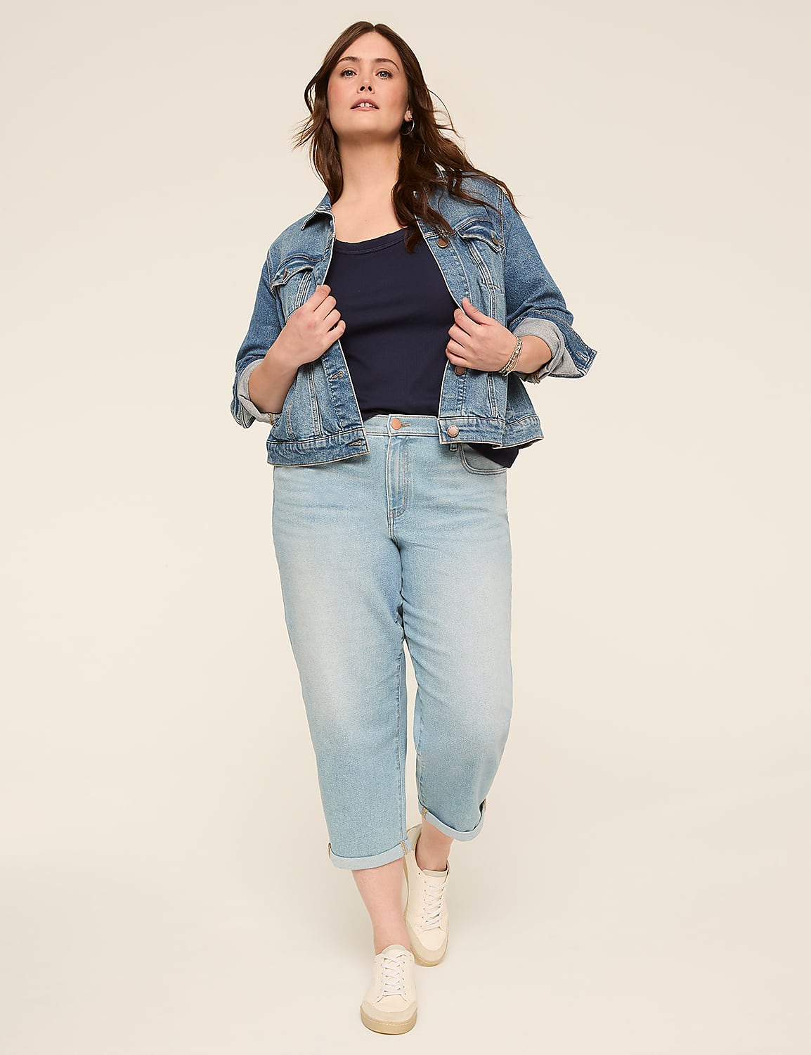Mid-Rise Boyfriend Capri Product Image 3