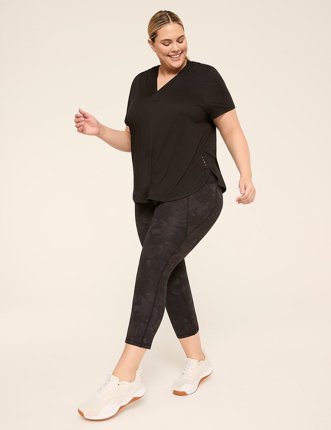LIVI Soft 21" Capri Legging Product Image 3