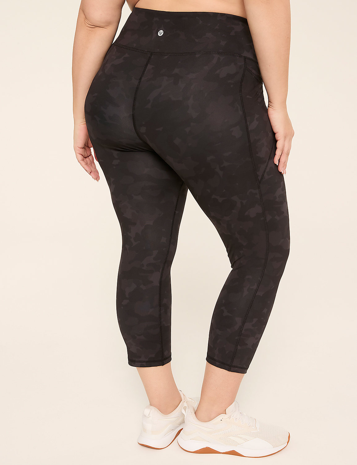 LIVI Soft 21" Capri Legging Product Image 2