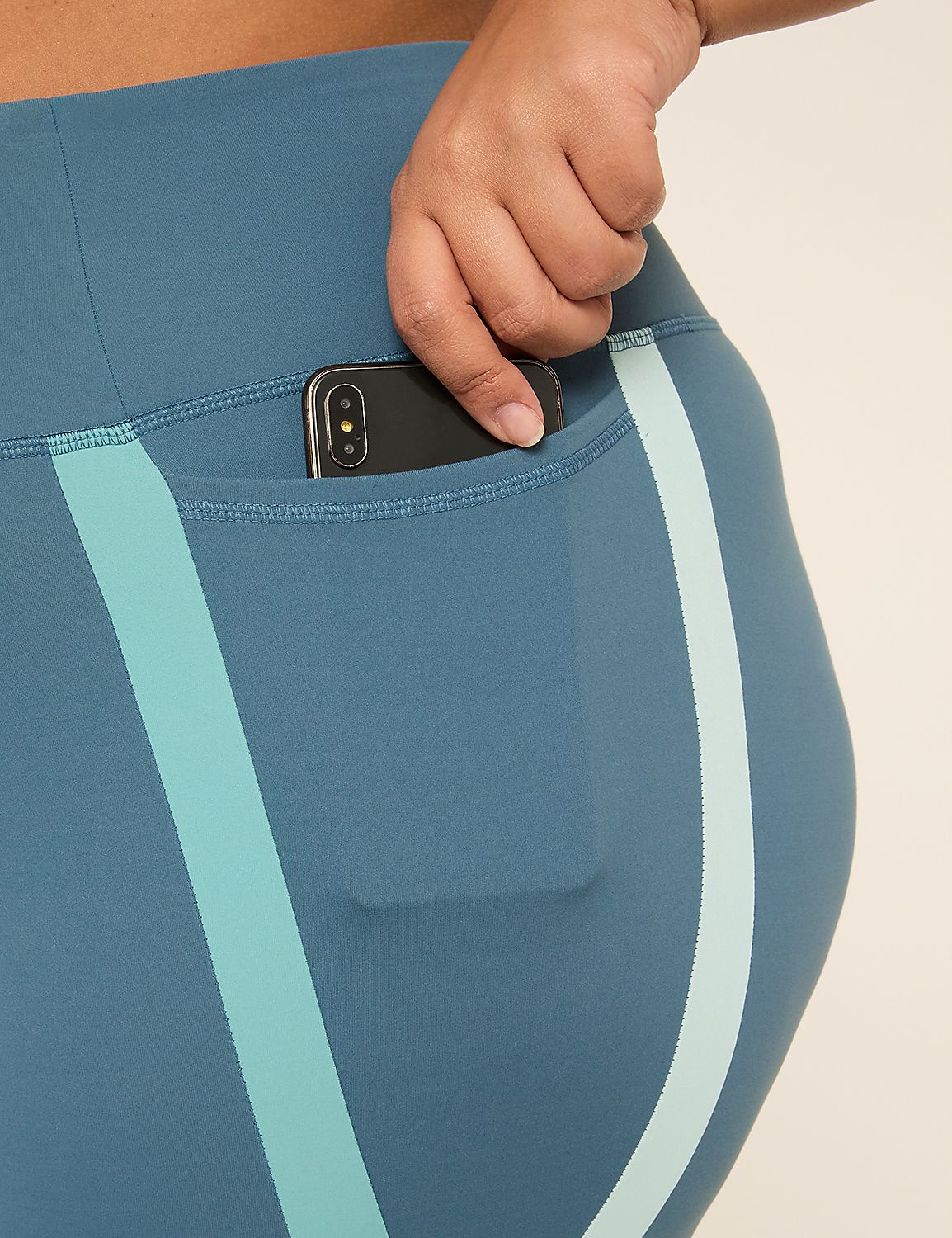 LIVI Soft Colorblock 21" Capri Legging Product Image 6
