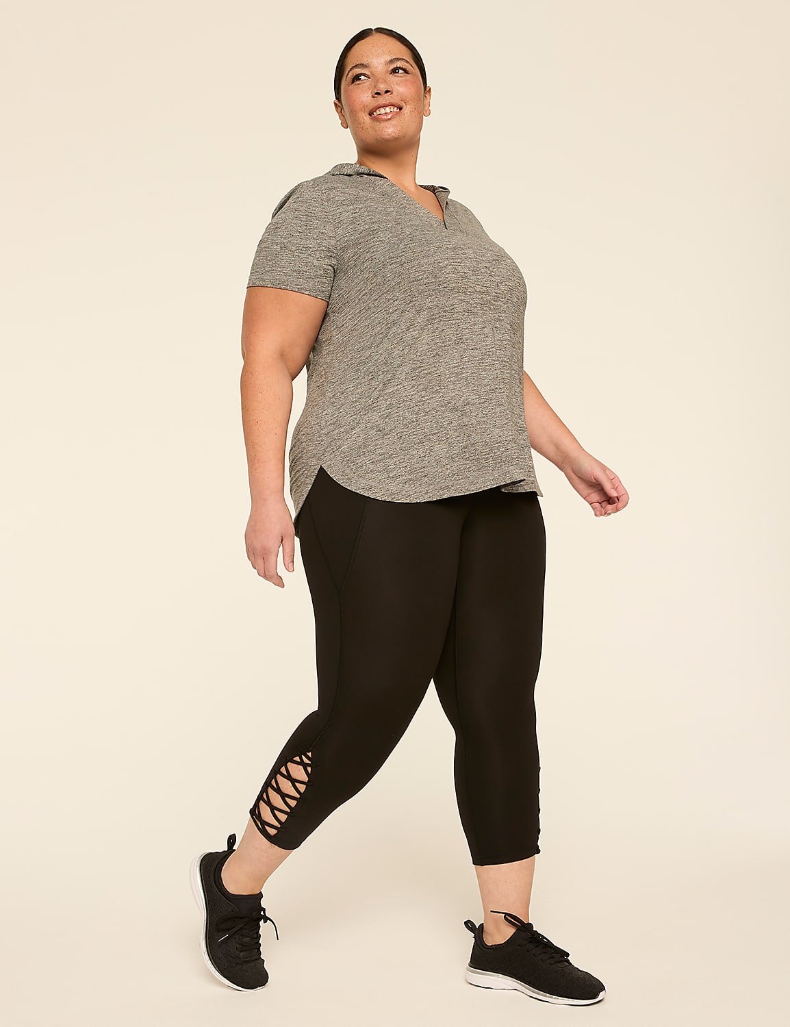 LIVI Soft Macrame-Detail 21" Capri Legging Product Image 3