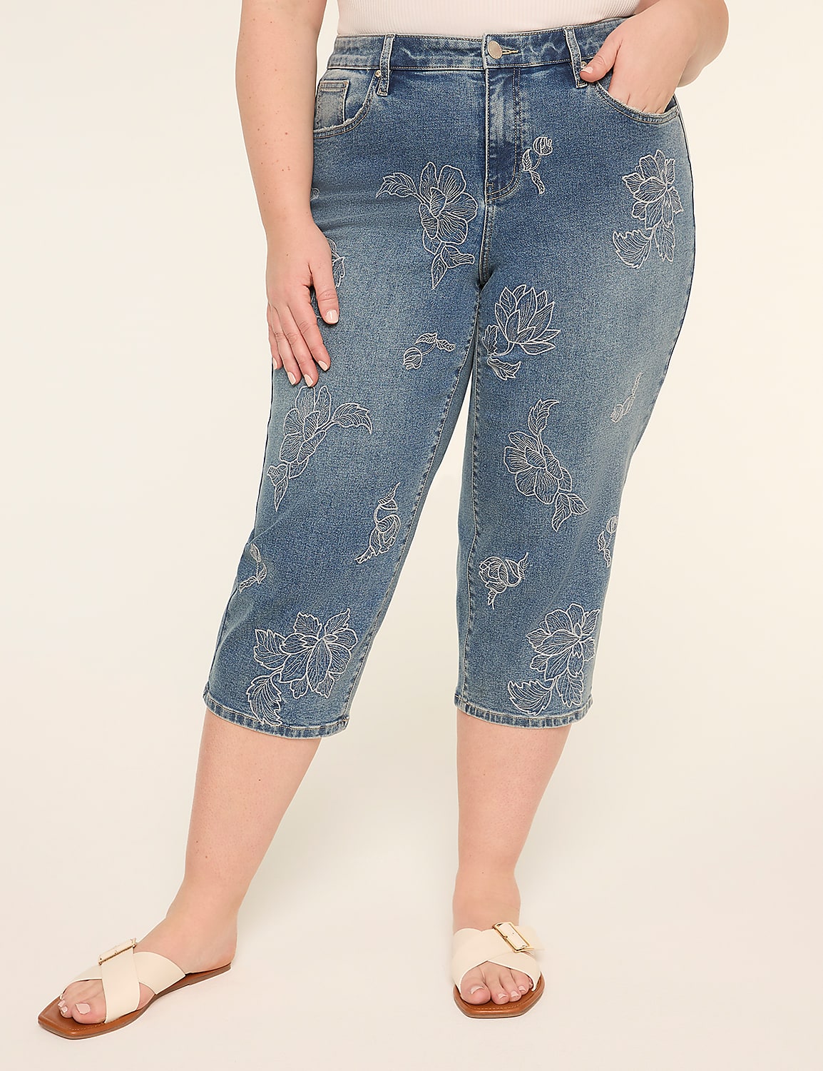 360 Flex Signature Fit Straight Capri Product Image 1