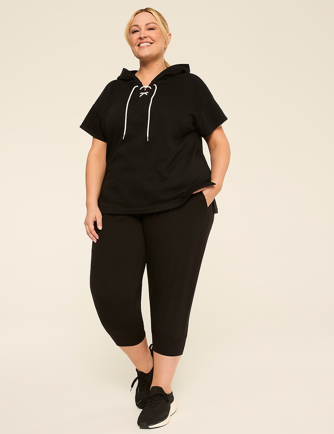 LIVI Soft Mid-Rise Capri Jogger Product Image 3