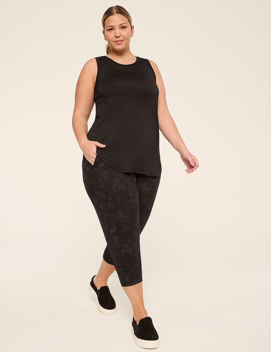 LIVI Soft Mid-Rise Capri Jogger Product Image 3