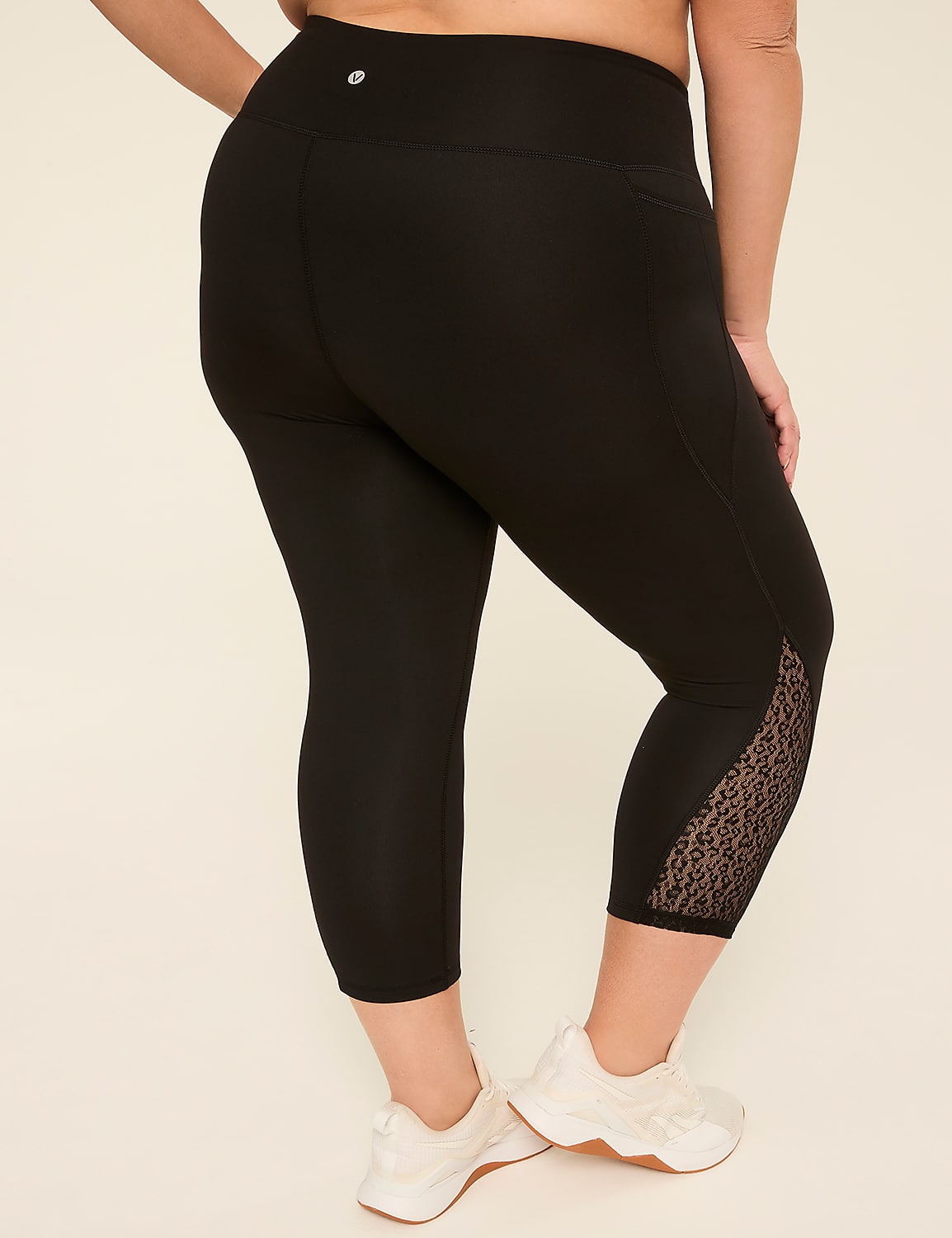 LIVI Soft 21" Capri Legging Product Image 2