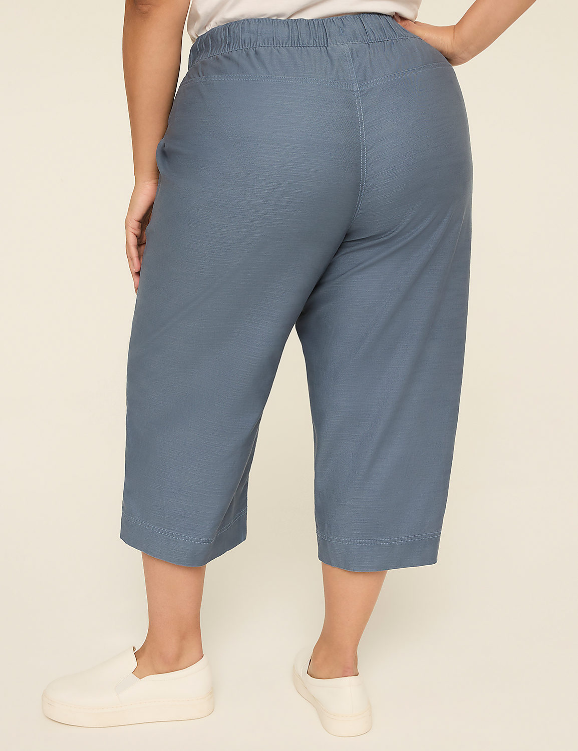 Slub Pull-On Capri Pant Product Image 2