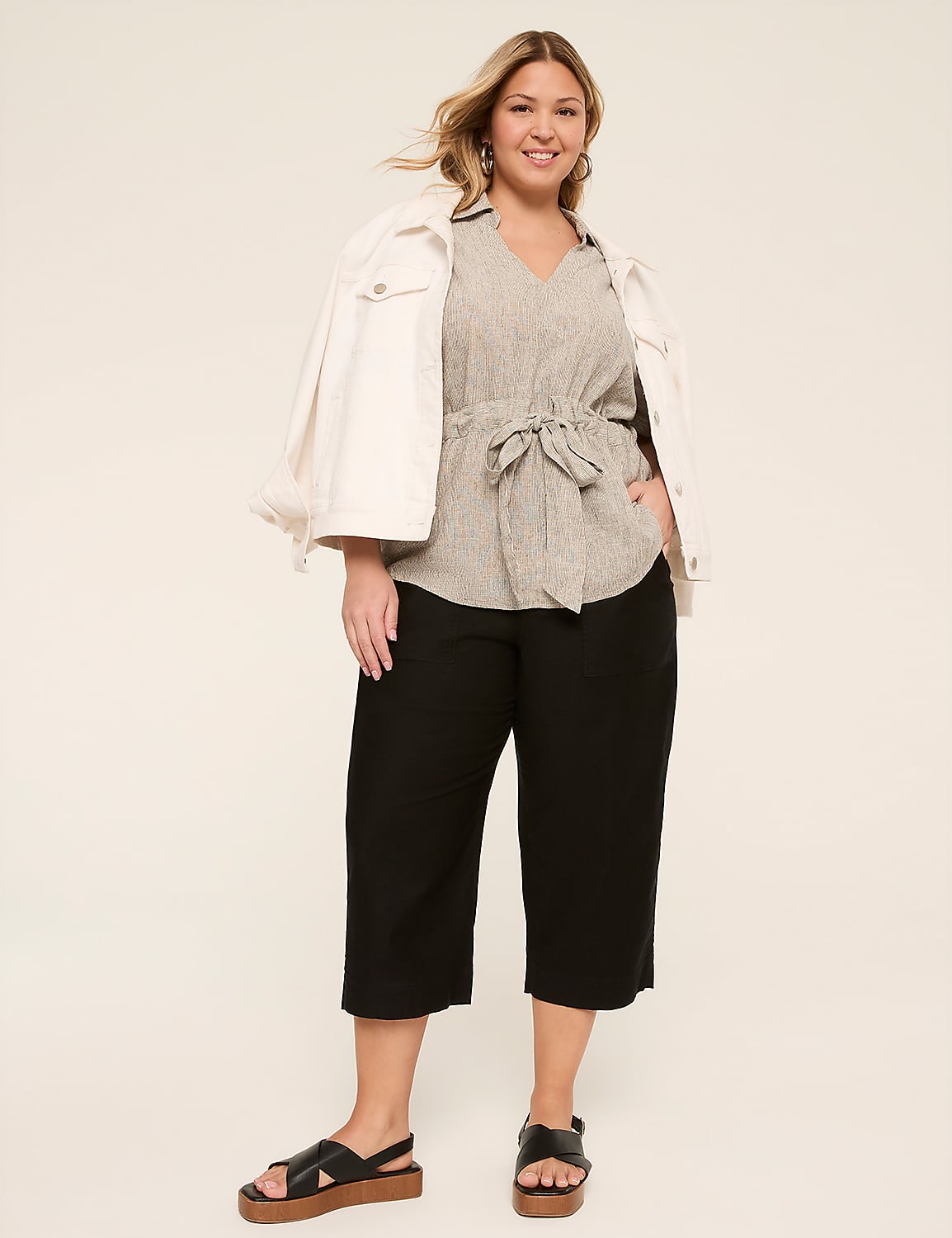 Slub Pull-On Capri Pant Product Image 3