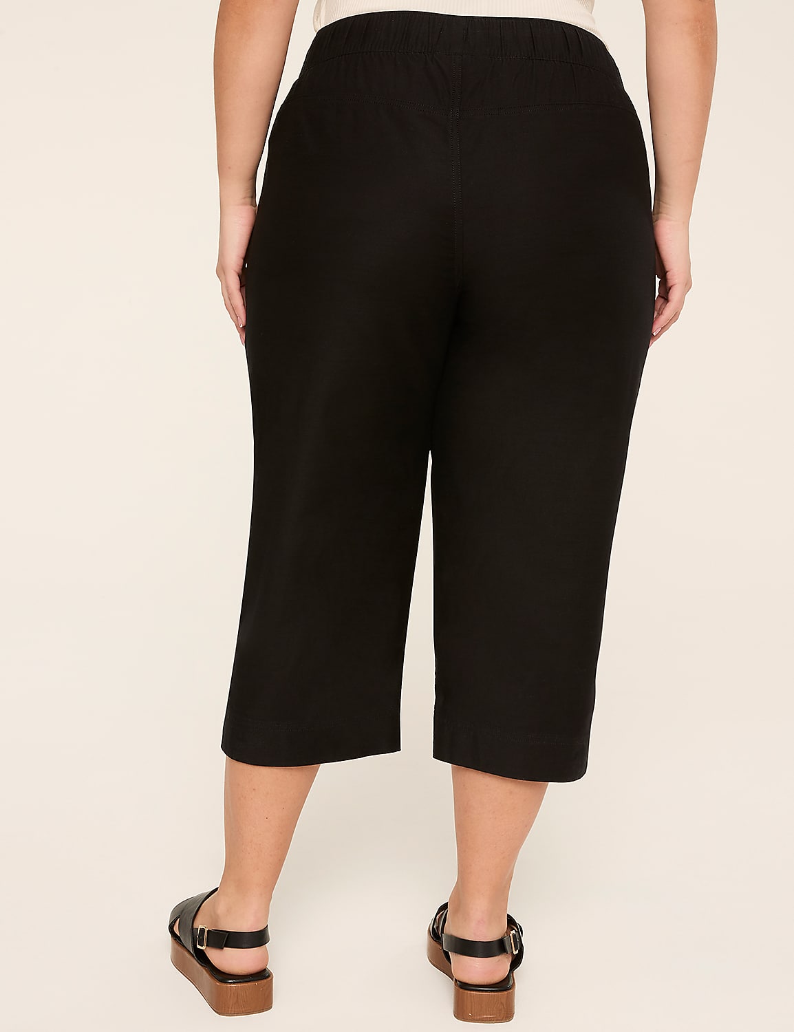 Slub Pull-On Capri Pant Product Image 2