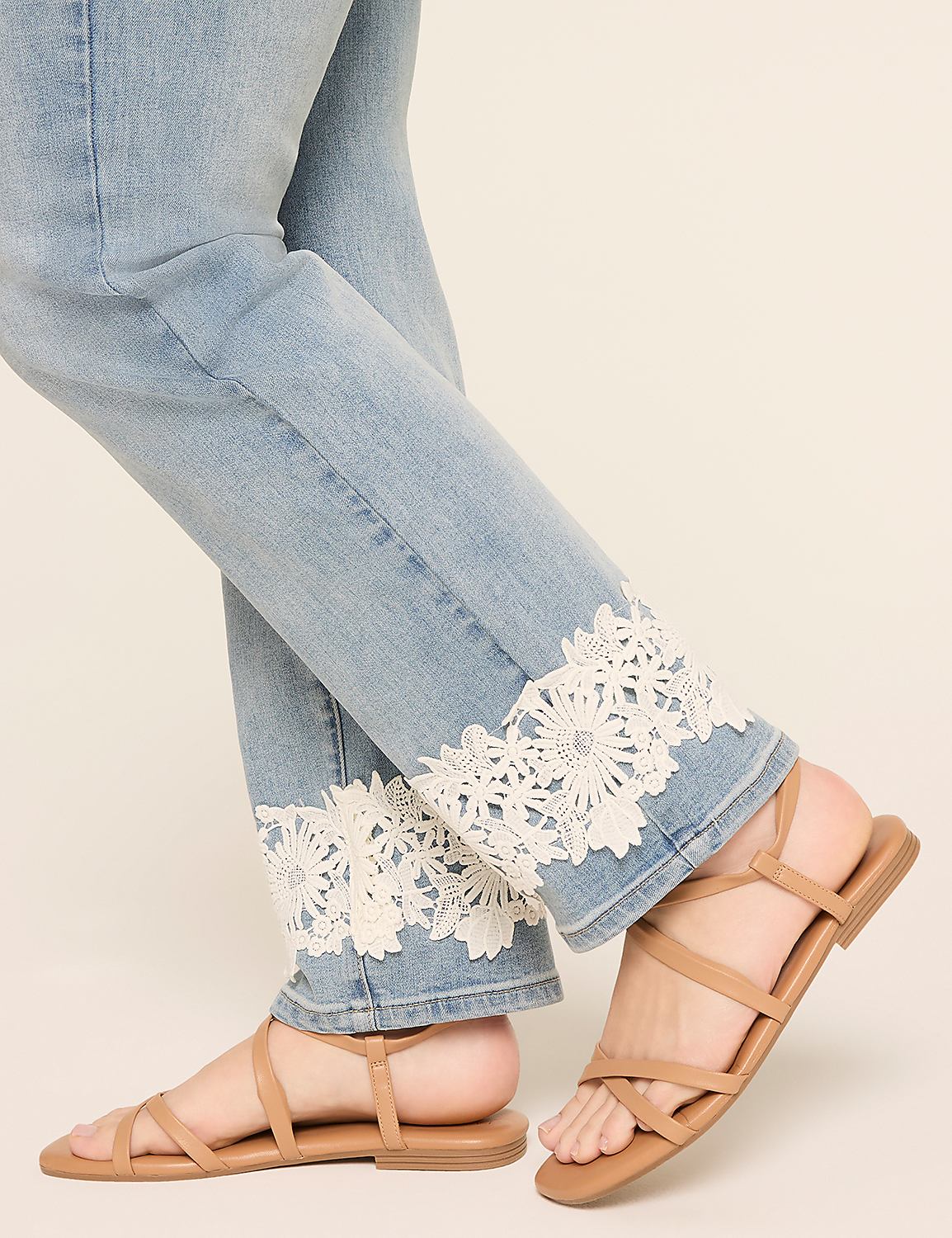 Mid-Rise Straight Lace Hem Jean Product Image 4