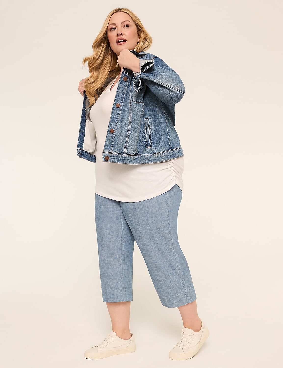 Short-Sleeve V-Neck Side-Ruched Tee Product Image 3
