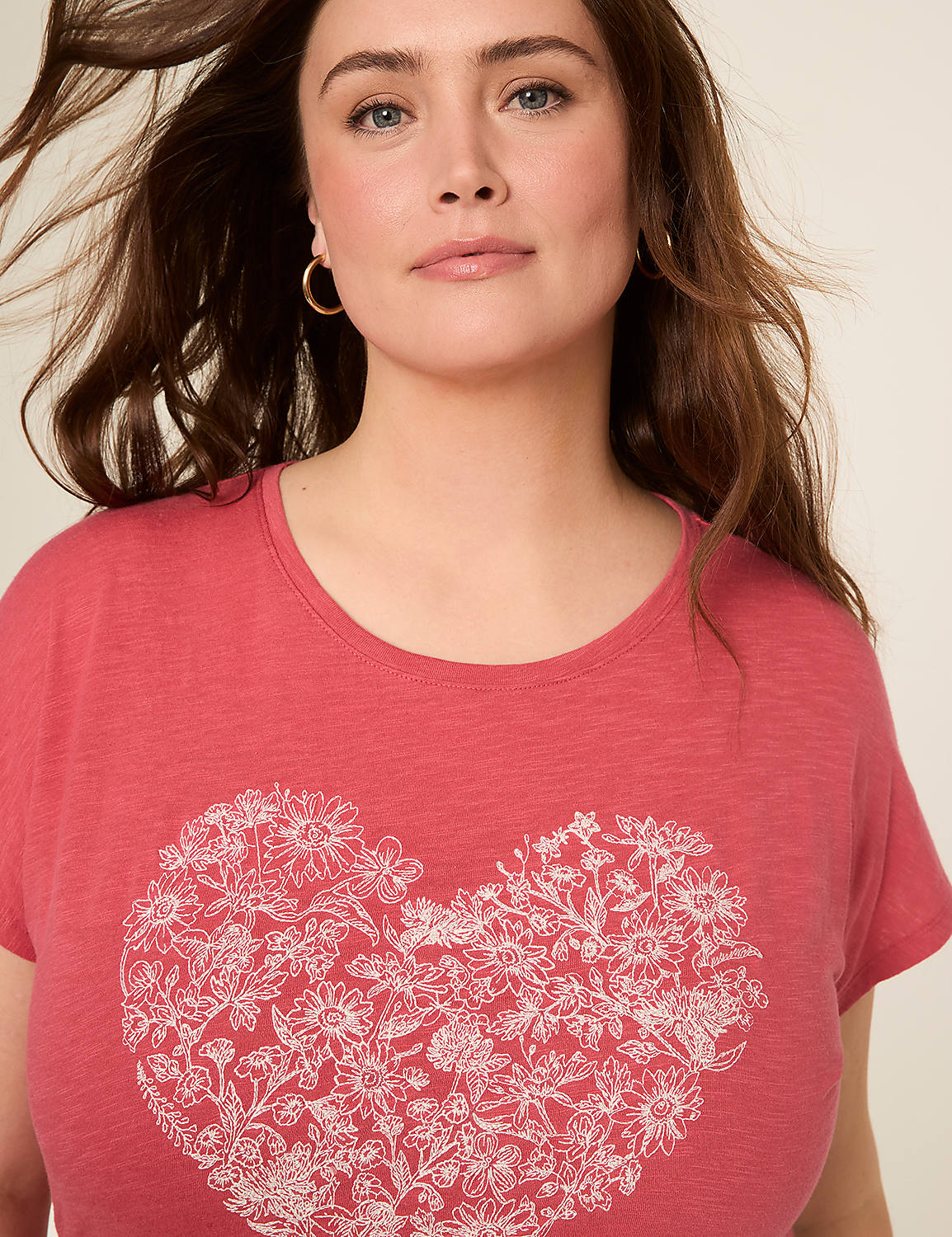 Scoop-Neck Short-Sleeve Heart Graphic Tee Product Image 4