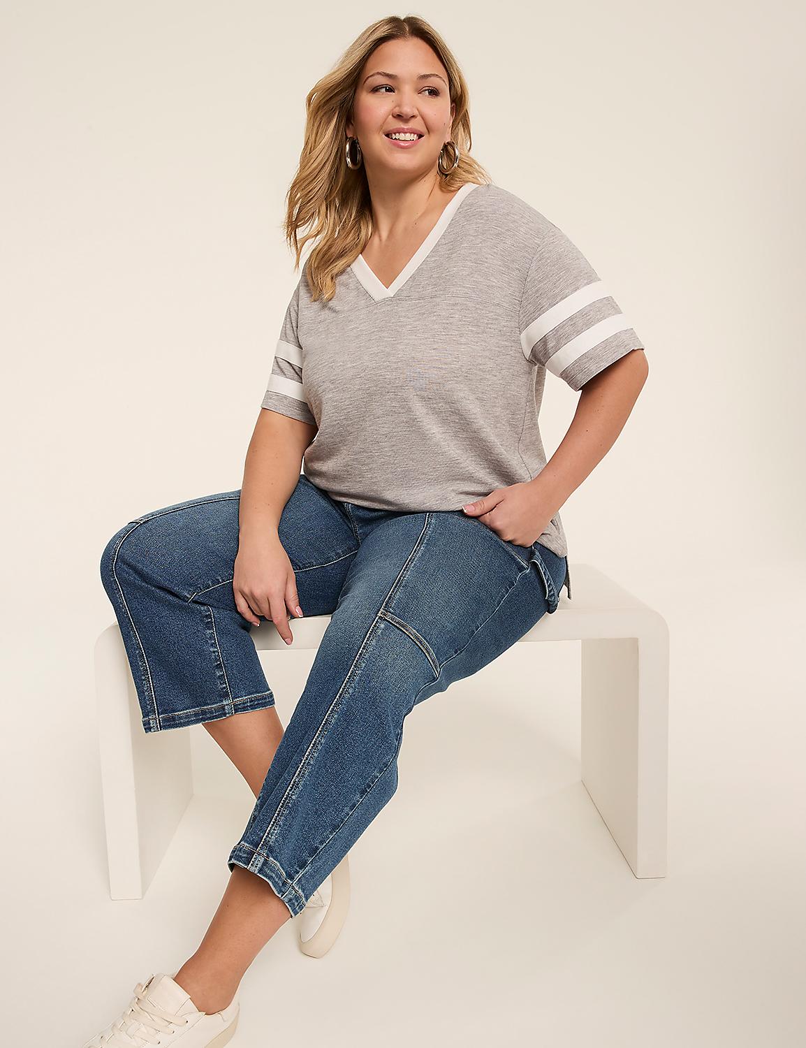 Short-Sleeve V-Neck Striped Tee Product Image 3