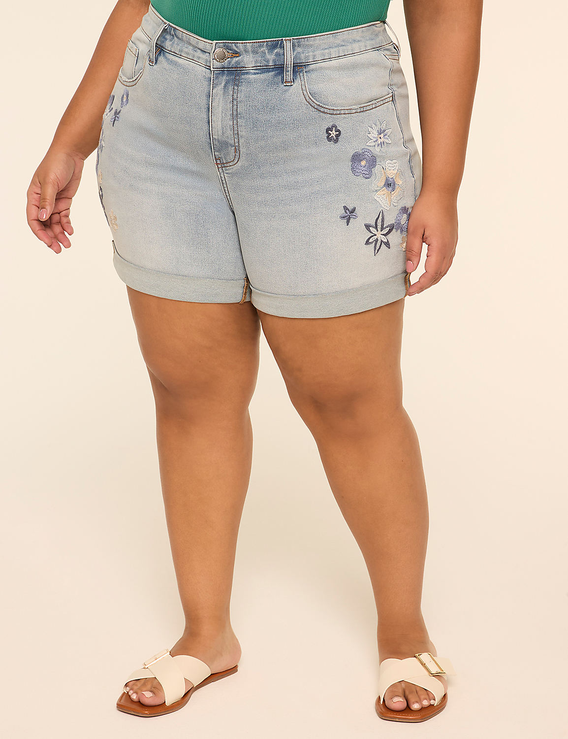 Embroidered Relaxed 5.5" Short Product Image 1