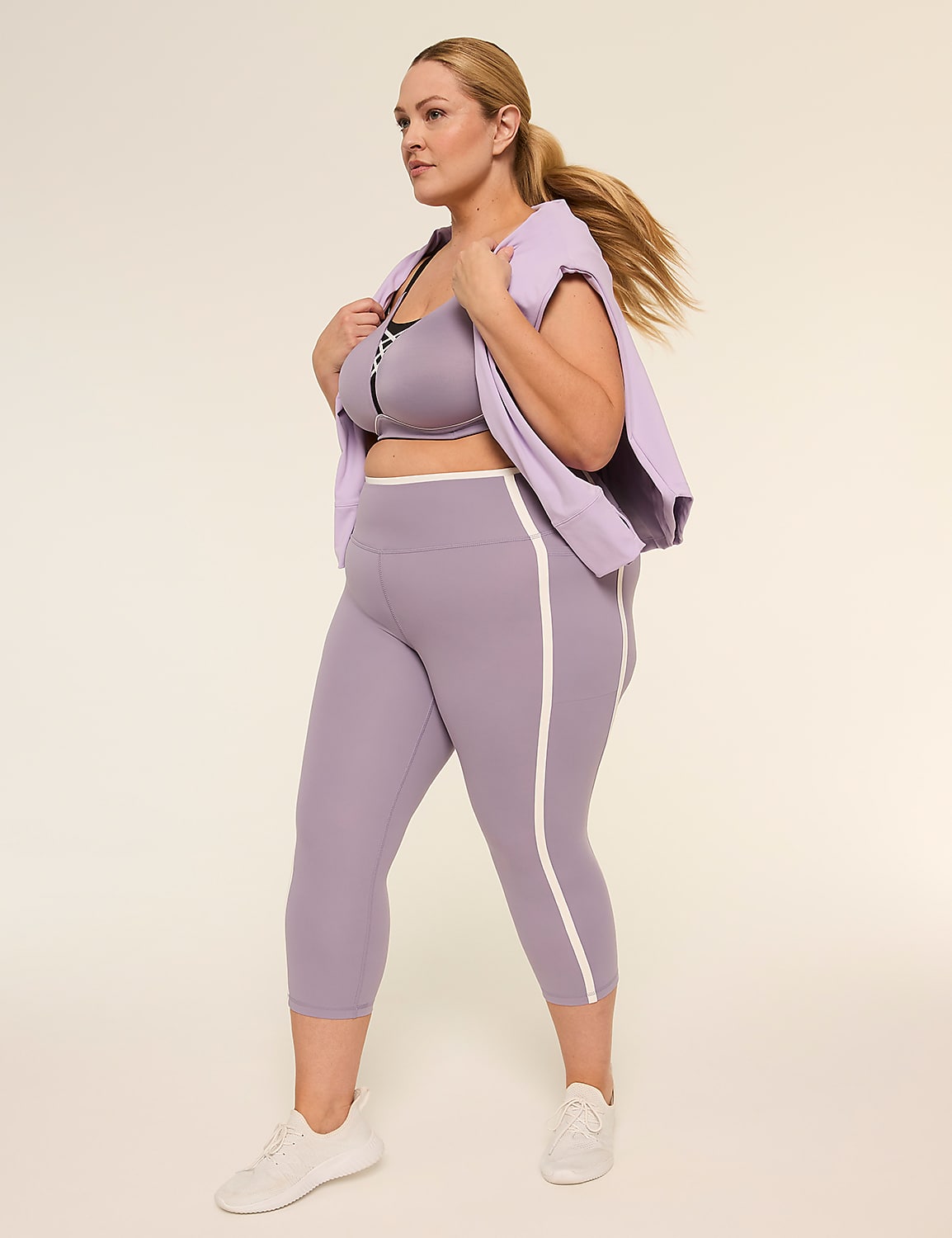 LIVI Soft Piped 21" Capri Legging Product Image 3