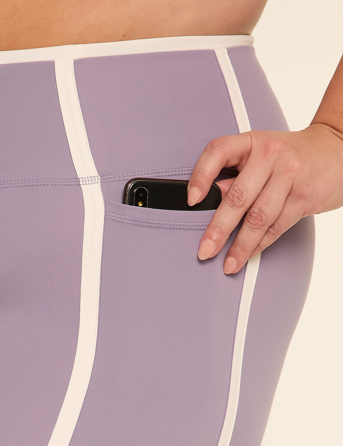 LIVI Soft Piped 21" Capri Legging Product Image 4