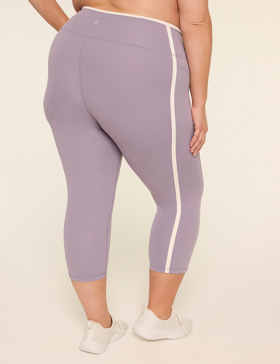 LIVI Soft Piped 21" Capri Legging Product Image 2