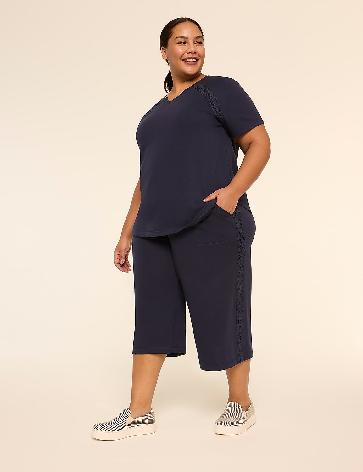 LIVI French Terry Relaxed Straight Capri Product Image 3