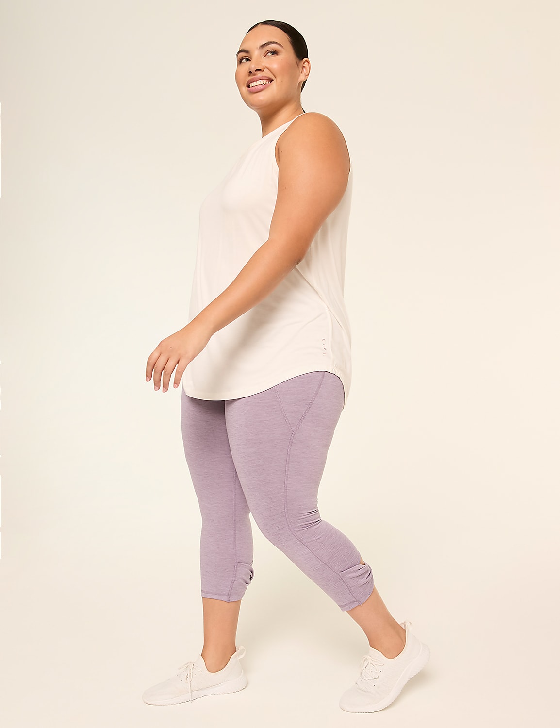 LIVI Soft Twist-Hem 21" Capri Legging Product Image 3