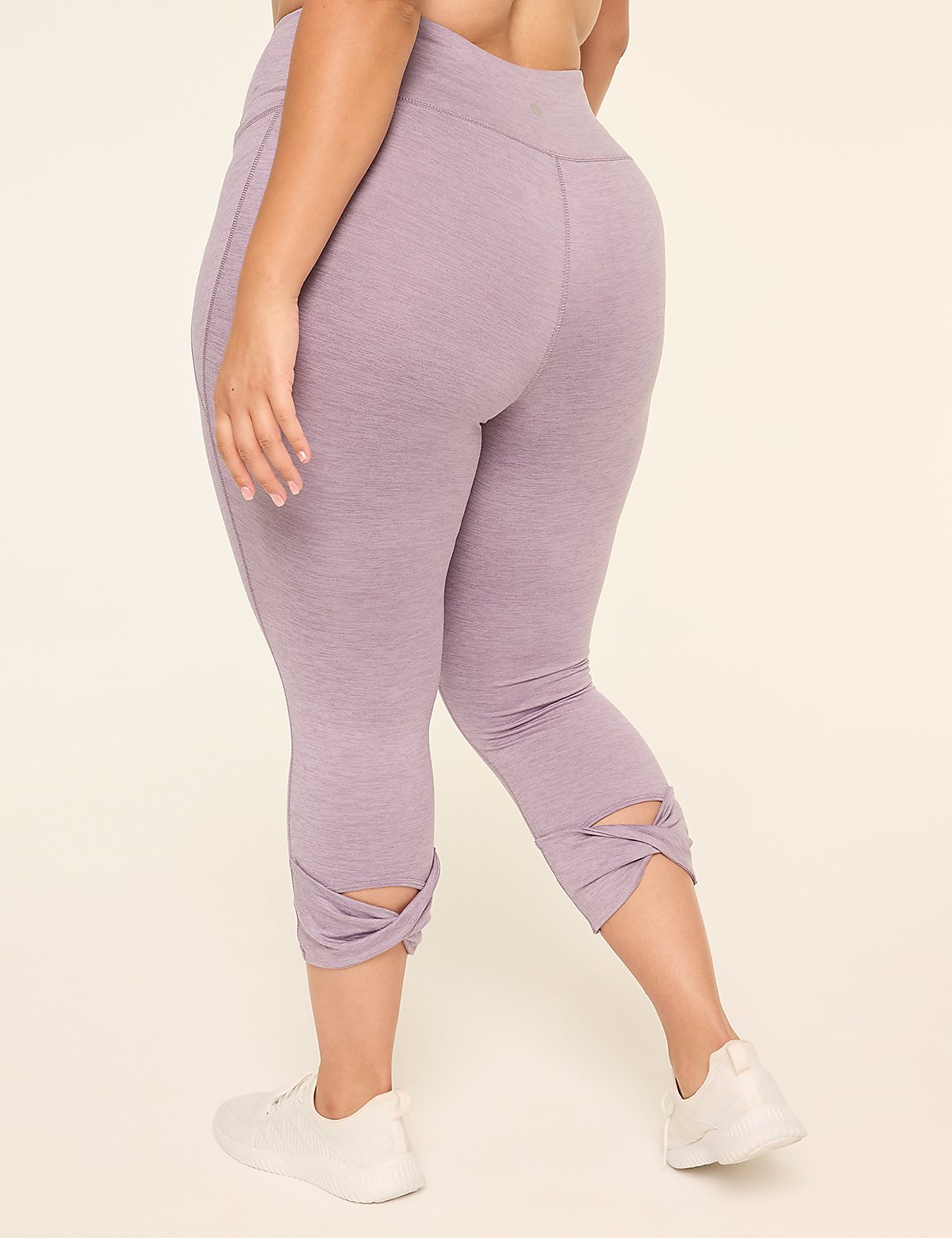 LIVI Soft Twist-Hem 21" Capri Legging Product Image 2