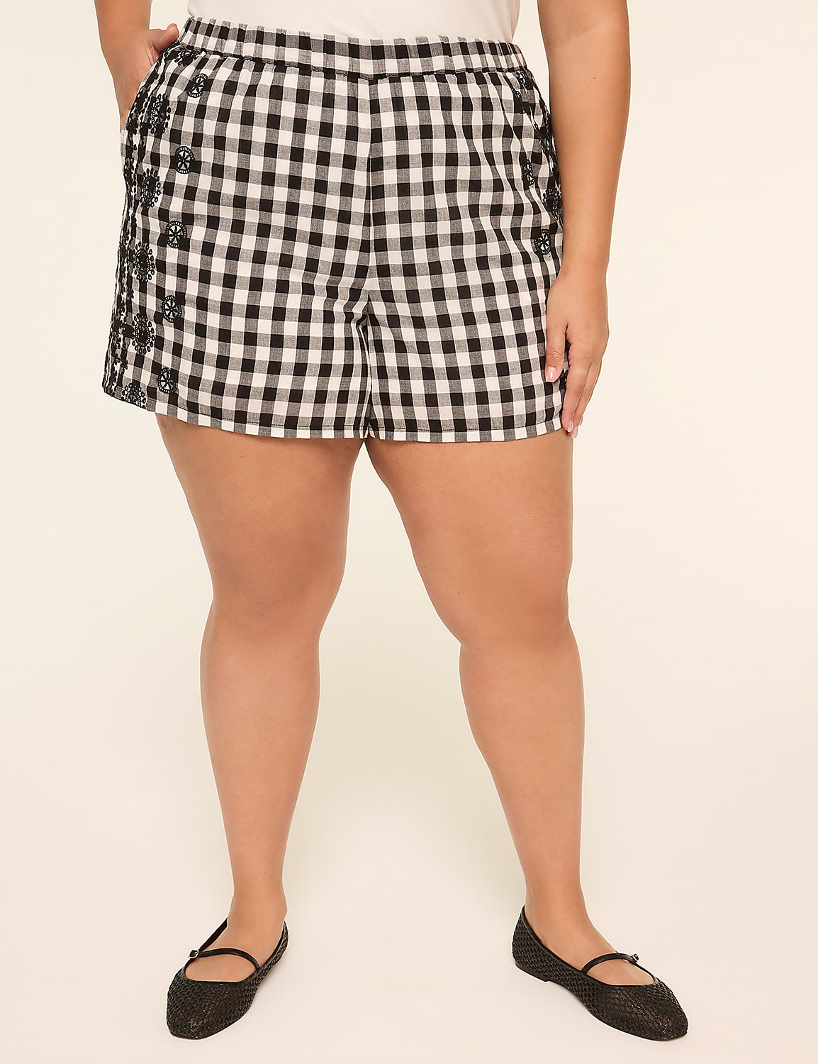 Gingham Relaxed Pull-On 4.5&rdquo; Short Product Image 1