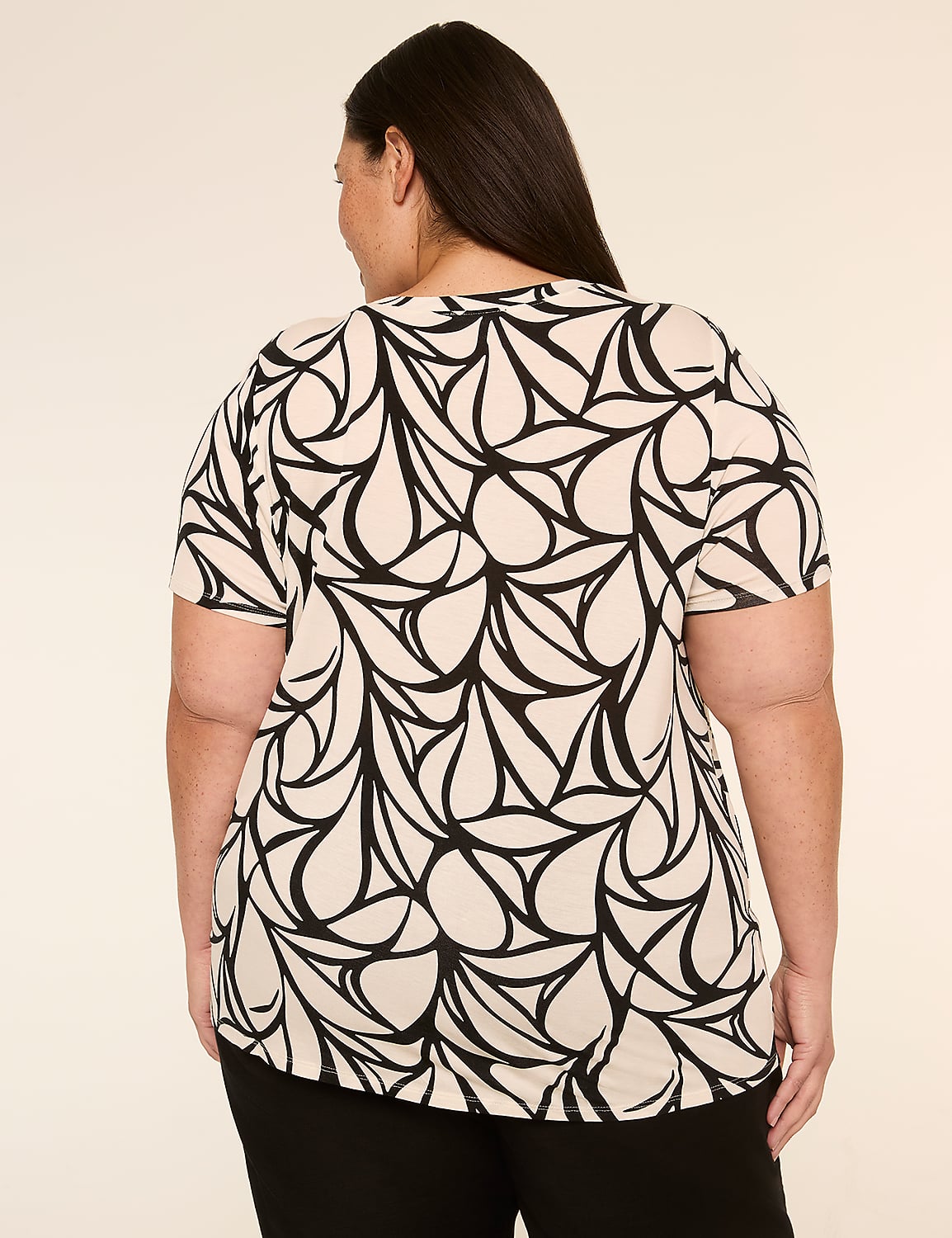 Short-Sleeve Scoop-Neck Tee Product Image 6