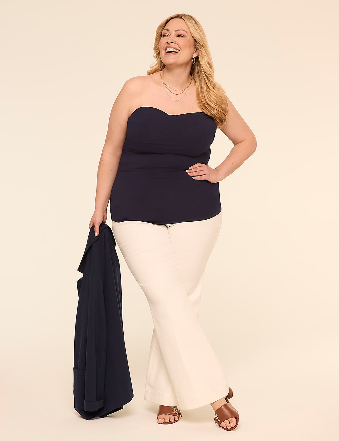 Side-Ruched Tube Top With Shelf-Bra Product Image 3