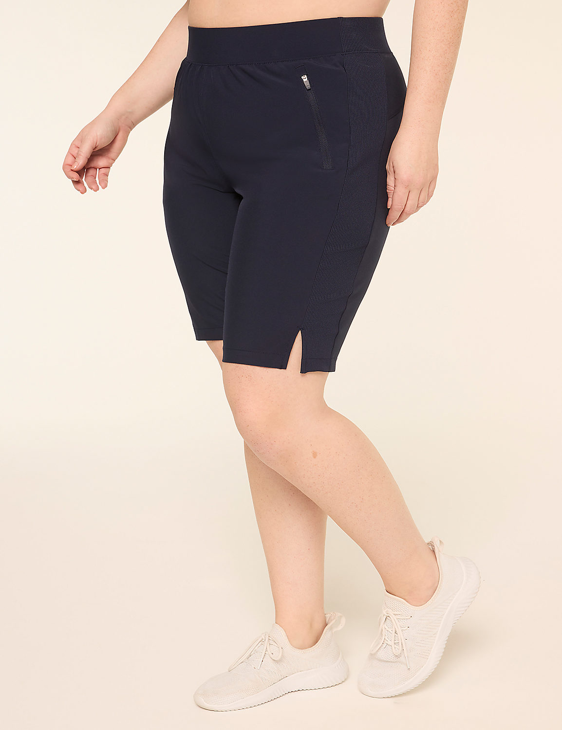LIVI Stretch Woven Bermuda Short Product Image 4