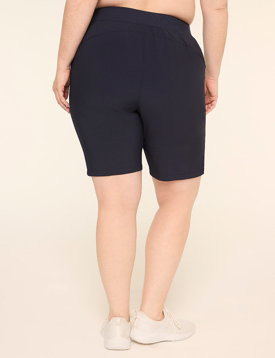 LIVI Stretch Woven Bermuda Short Product Image 6